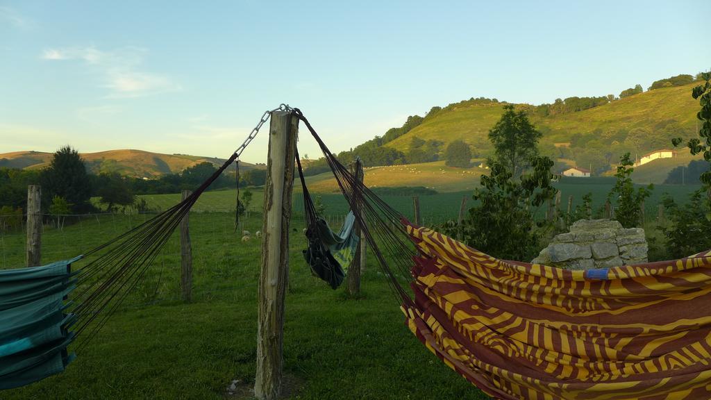 Les Fous Du Village Saint-Esteben ภายนอก รูปภาพ