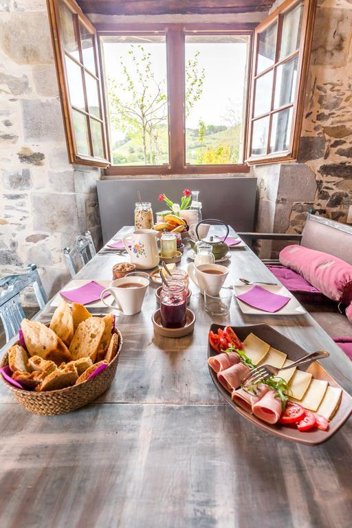 Les Fous Du Village Saint-Esteben ภายนอก รูปภาพ