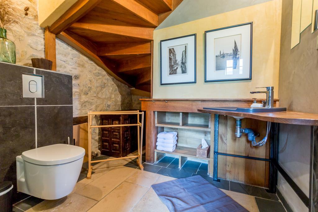 Les Fous Du Village Saint-Esteben ภายนอก รูปภาพ