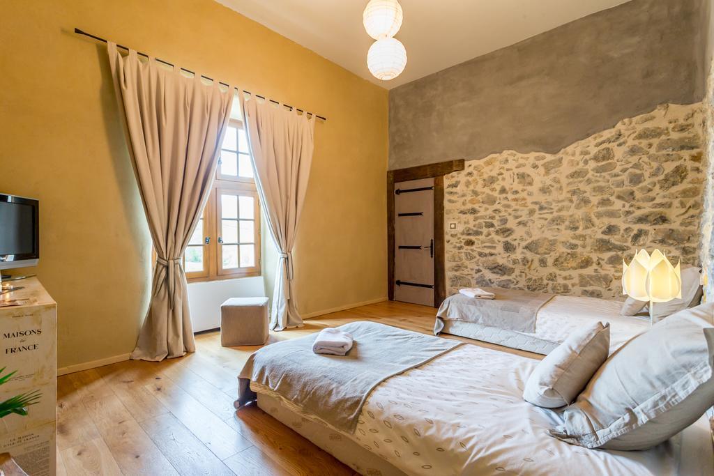 Les Fous Du Village Saint-Esteben ภายนอก รูปภาพ